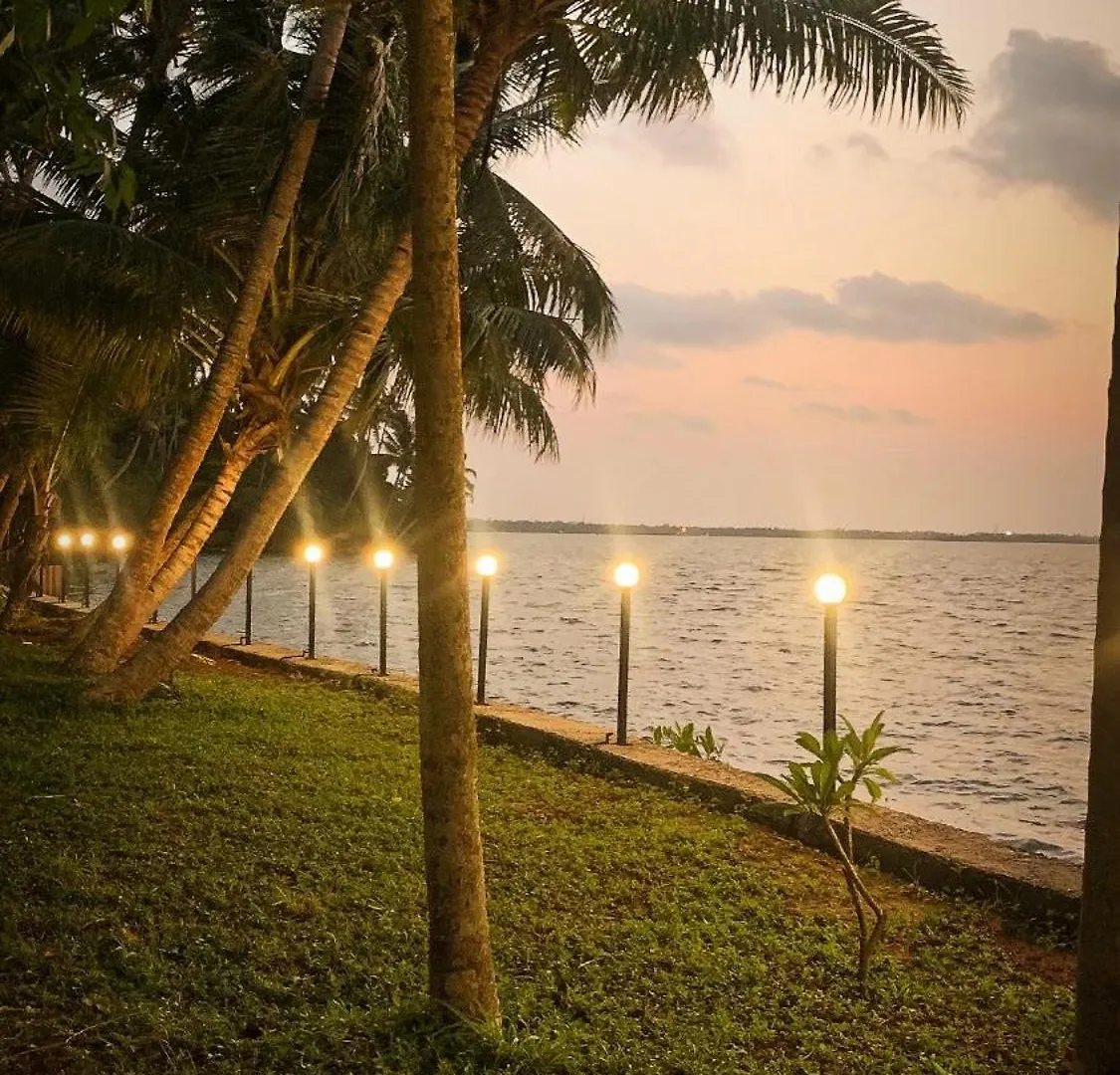 Villa Blue Lagoon Sambranikodi Nīndakara