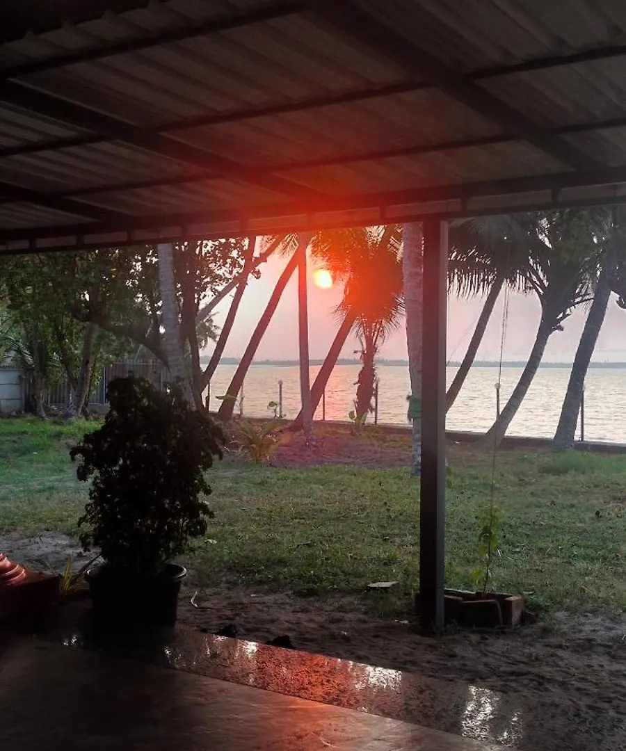 Villa Blue Lagoon Sambranikodi Nindakara